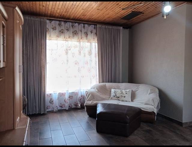 3 BEDROOM HOUSE FOR SALE IN GREENHILLS